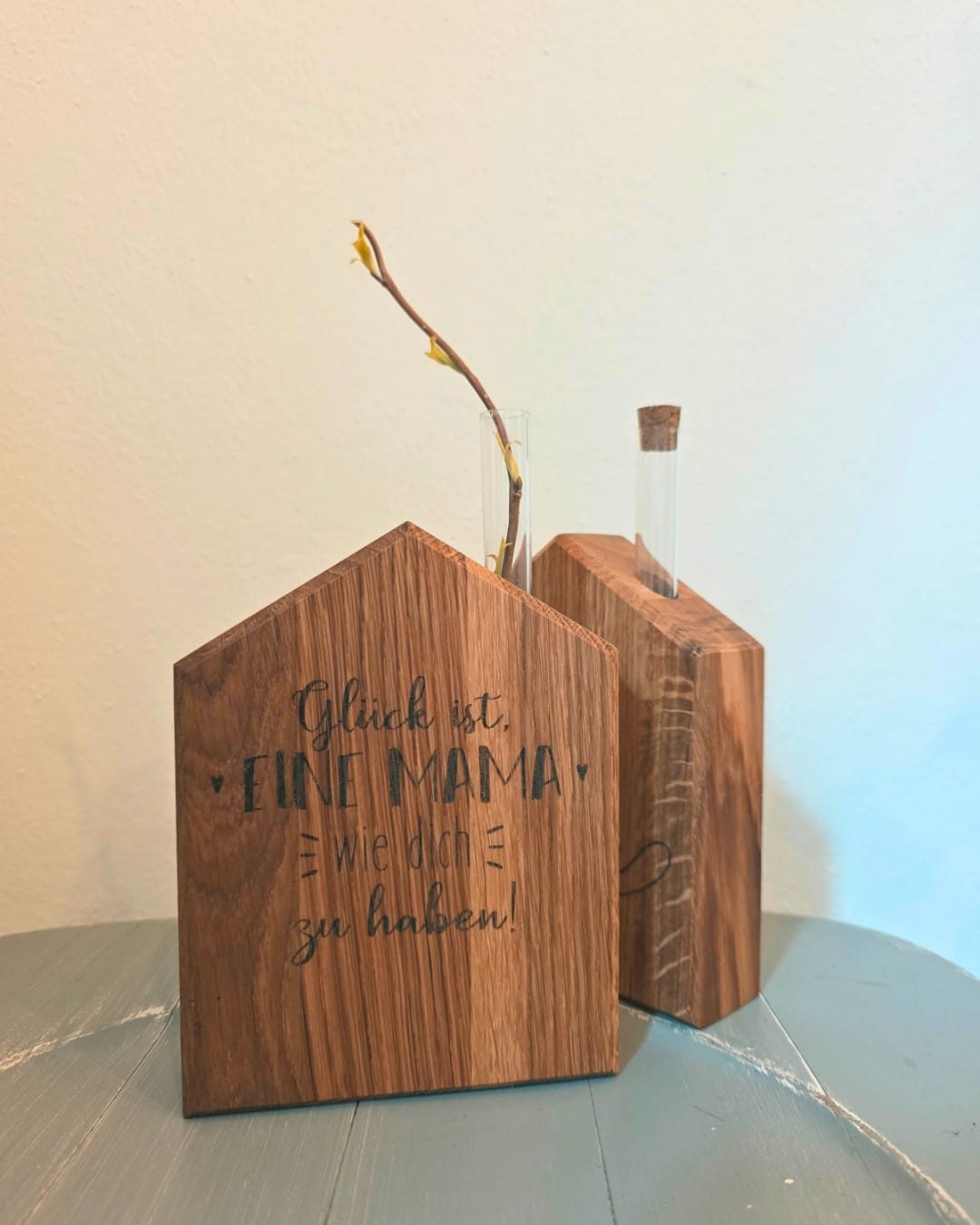 Häuschen mit Reagenzglas "Mama Glück"