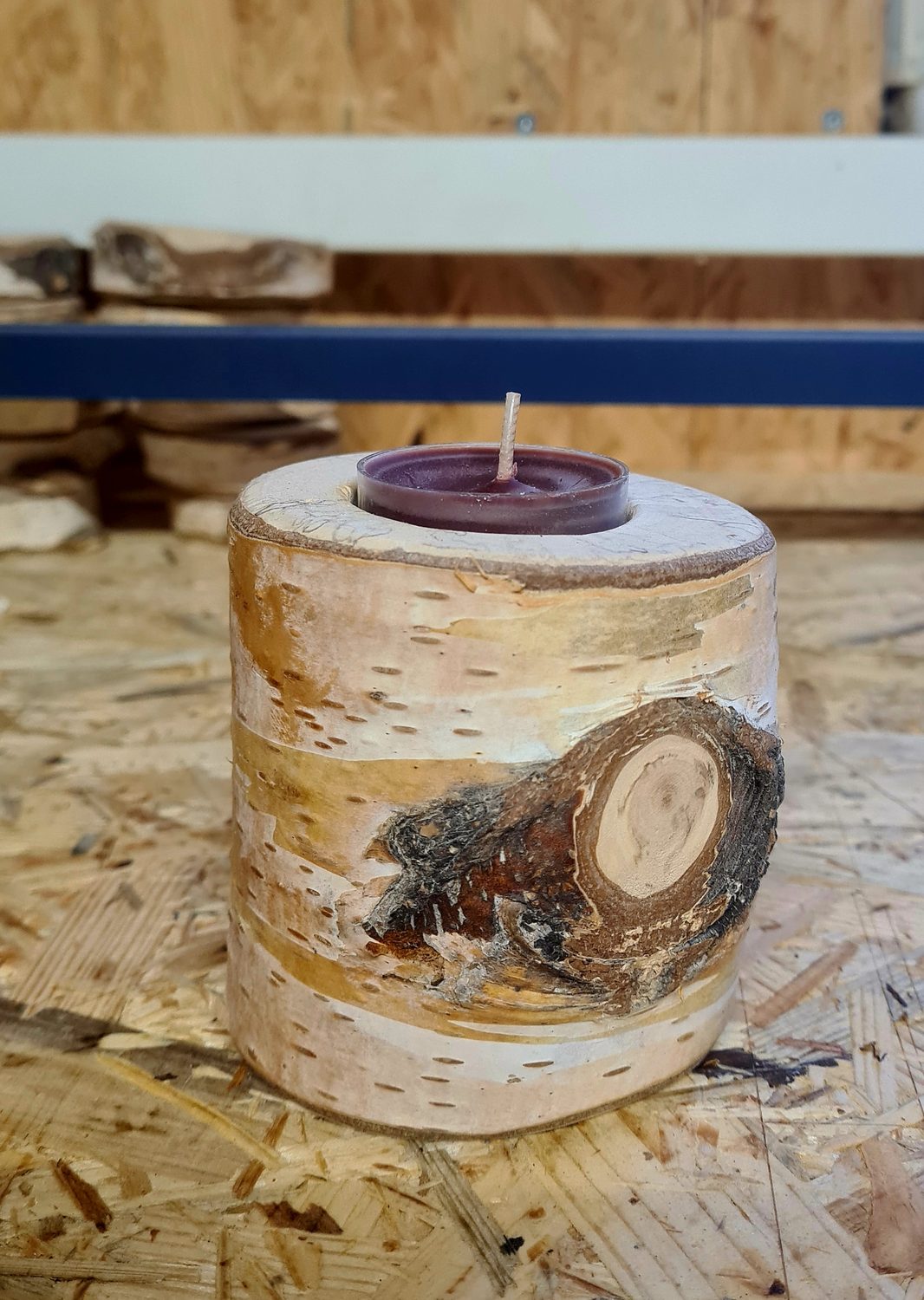 Rustikale Teelichtkerze aus Birke